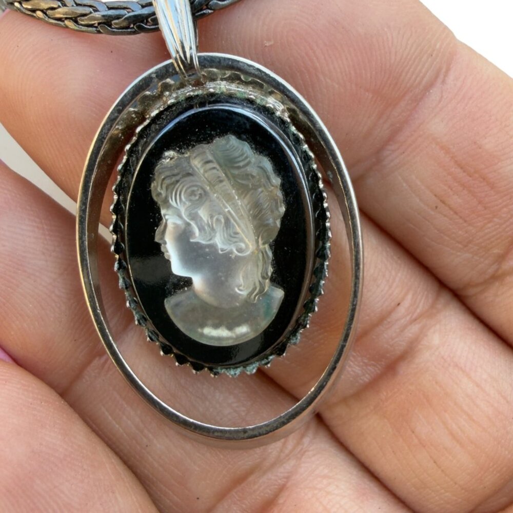 Mid Century Black Glass Cameo Bezel Pendant paired w/ Lia Sophia VNTG Bone Chain